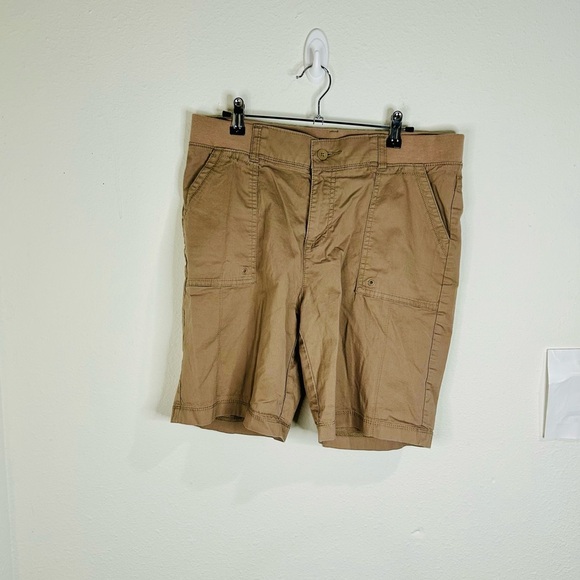 Lee Relaxed Fit Khaki Shorts Size 32 Stretch Waist Casual Comfort - Picture 1 of 7